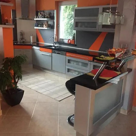 Private House With Beautiful Garden *